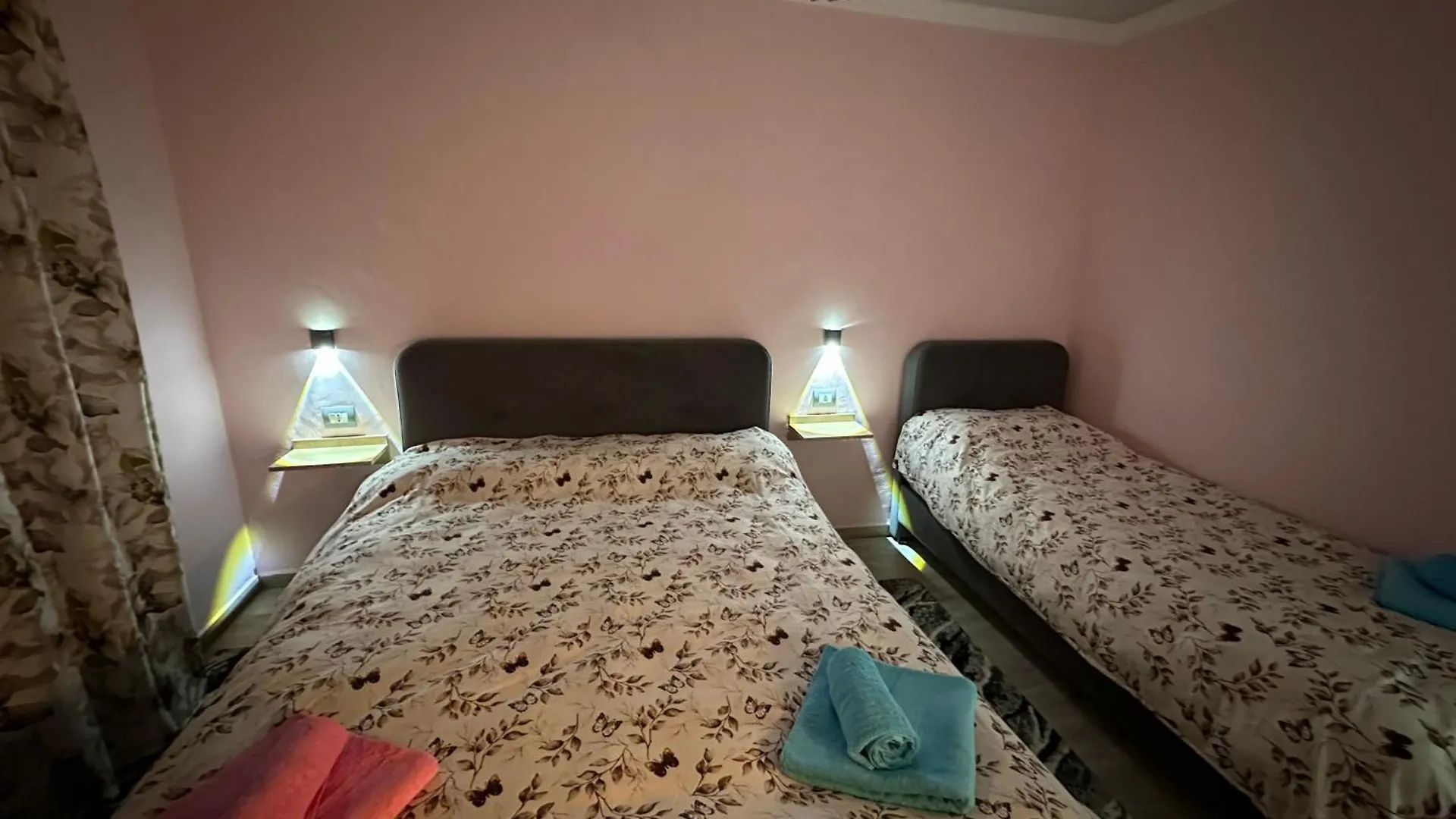 Tirana Rebi Apartament 0*,  Albania