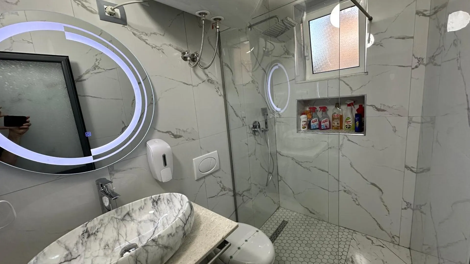 Tirana Rebi Apartament 0*,
